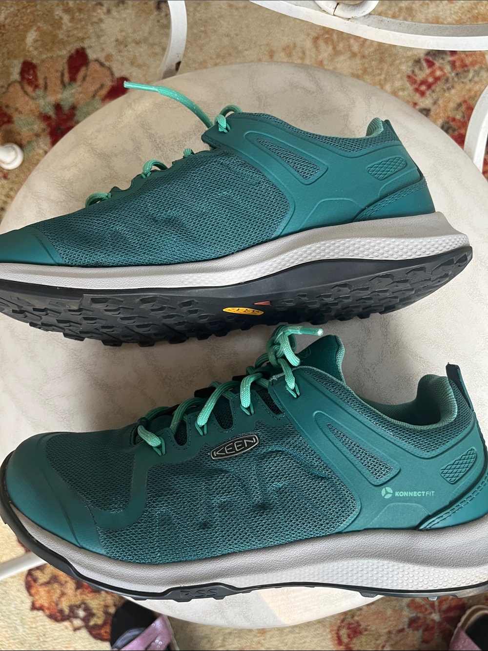 Keen sneakers size 9